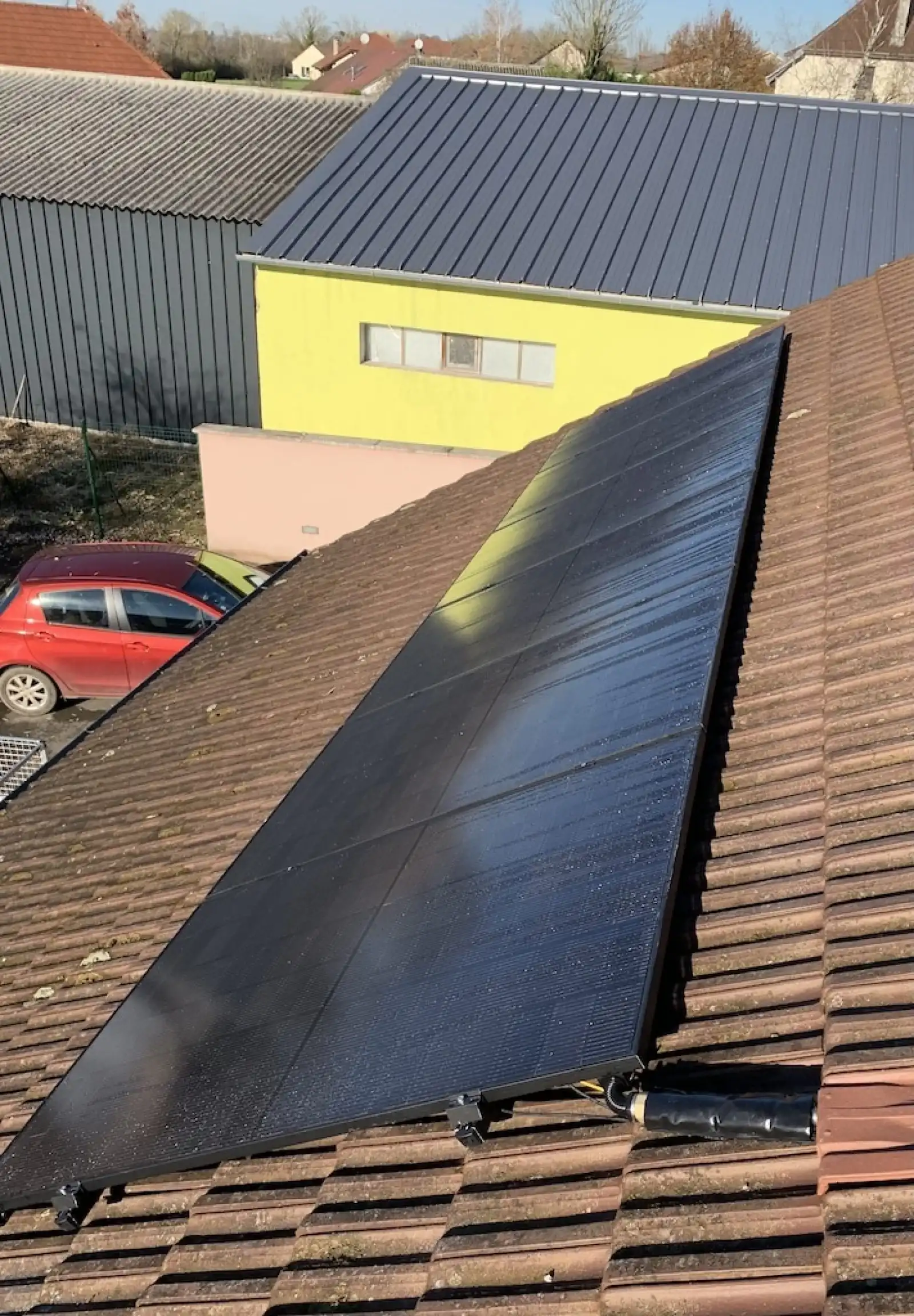 Chantier photovoltaïque Lyon (69) · 9 kWc sur Tuiles plates